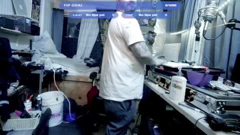 Snapshot of kinkybiguy14 chatting on 11.25.25 Kinky Cassie online show from 11.25.25