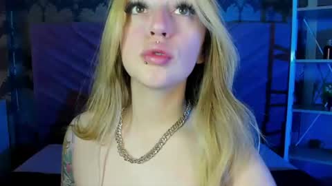 Snapshot of kinkydoll_ chatting on 07.10.26 Sara online show from 07.10.26