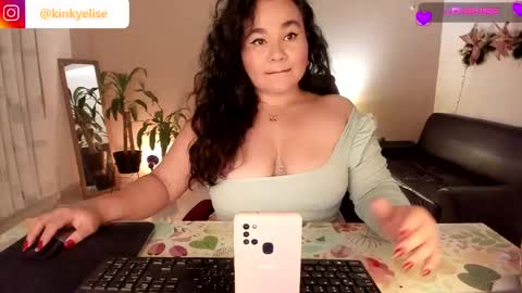 Snapshot of kinkyelise chatting on 01.06.25 Jenny online show from 01.06.25