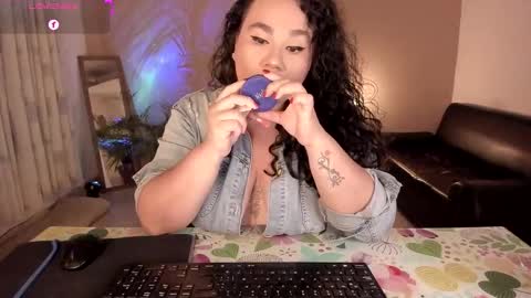 Snapshot of kinkyelise chatting on 10.12.25 Jenny online show from 10.12.25