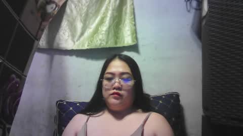 Snapshot of kinkyhotcumm chatting on 12.19.24 KAREN online show from 12.19.24