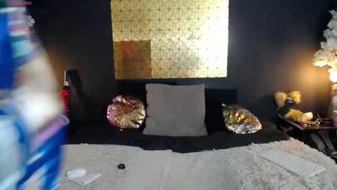 Snapshot of kinkyy_mom chatting on 10.31.25 kinkyy_mom online show from 10.31.25