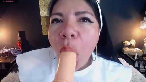 Snapshot of kinkyy_mom chatting on 12.03.25 kinkyy_mom online show from 12.03.25