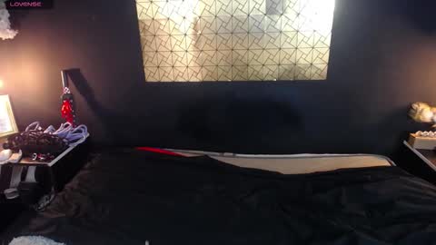 Snapshot of kinkyy_mom chatting on 12.05.25 kinkyy_mom online show from 12.05.25