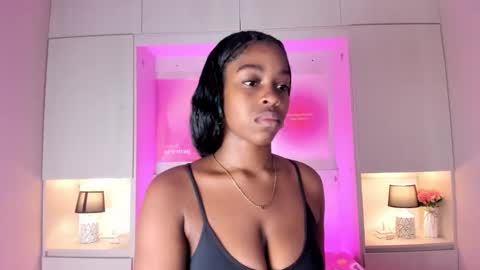 M A R A  online show from 12.04.25