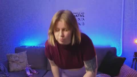 Snapshot of kira_citro chatting on 01.10.25 Kira NEXT STREAM December 4 5pm CET 11am EST online show from 01.10.25