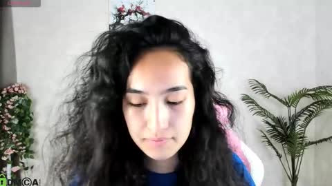 Snapshot of kira_lilian chatting on 09.17.25 Aura online show from 09.17.25