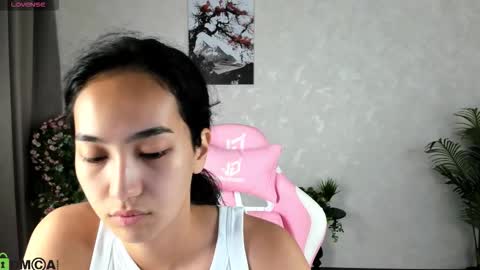 Snapshot of kira_lilian chatting on 09.21.25 Aura online show from 09.21.25