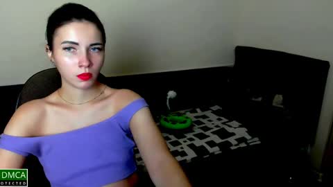 Snapshot of kira_mooon chatting on 12.11.24 Kira online show from 12.11.24