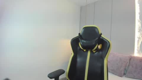 K I R A online show from 04.11.26