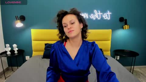 KIRA online show from 04.14.26