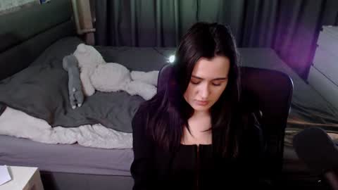 Snapshot of kira_yammy chatting on 12.28.24 Kira follow me online show from 12.28.24