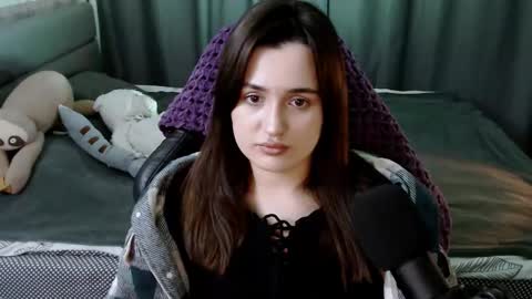 Snapshot of kira_yammy chatting on 02.14.25 Kira follow me online show from 02.14.25