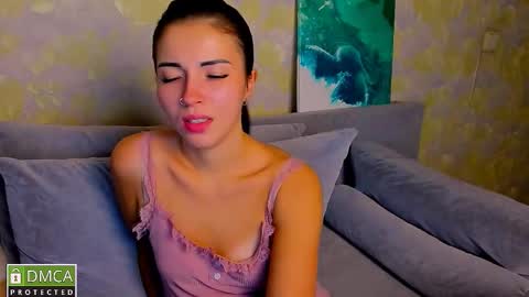 Snapshot of kiraa_sunny chatting on 10.25.25 kiraa sunny online show from 10.25.25