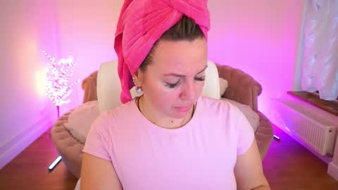 Snapshot of kiracandys chatting on 02.15.26 Kira online show from 02.15.26