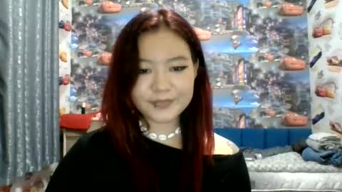 Snapshot of kiradrip chatting on 09.29.25 Kira online show from 09.29.25