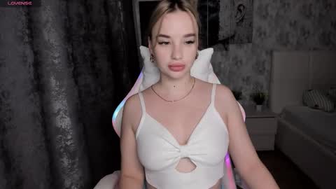 kirakrox online show from 10.18.25