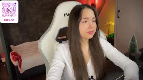 Snapshot of kirarasay chatting on 12.24.24 Kira online show from 12.24.24