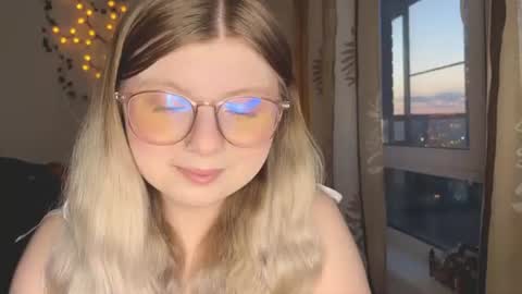 Snapshot of kirayume chatting on 06.17.26 KiraYume online show from 06.17.26