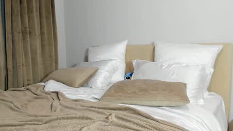 Snapshot of kirraa_ chatting on 11.18.25 Kira online show from 11.18.25