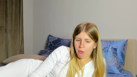 Snapshot of kirraa_ chatting on 12.01.25 Kira online show from 12.01.25