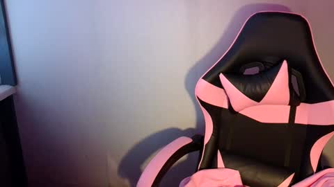 Snapshot of kiss_ameliaa chatting on 03.11.25 kiss_ameliaa online show from 03.11.25