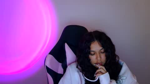 Snapshot of kiss_ameliaa chatting on 10.16.25 kiss_ameliaa online show from 10.16.25