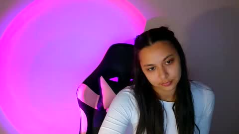 Snapshot of kiss_ameliaa chatting on 11.24.25 kiss_ameliaa online show from 11.24.25