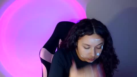 Snapshot of kiss_ameliaa chatting on 11.25.25 kiss_ameliaa online show from 11.25.25