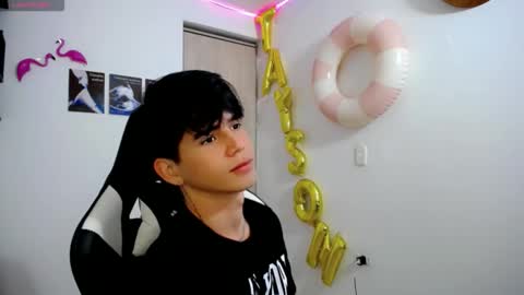 Snapshot of kiss_whitee chatting on 09.12.25 kiss_whitee online show from 09.12.25