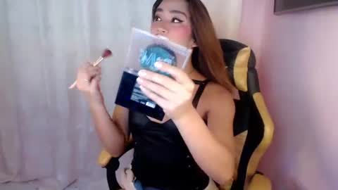 Snapshot of kissmycock_ chatting on 12.17.24 kissmycock_ online show from 12.17.24