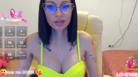 kisssnicol online show from 10.26.25