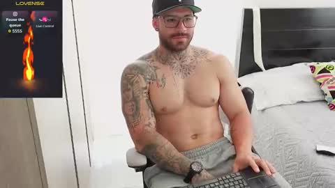 Snapshot of kite__ chatting on 02.12.26 kite__ online show from 02.12.26