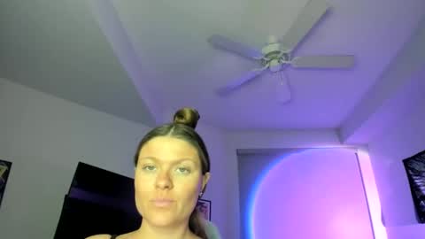 Serina Chan online show from 01.12.25