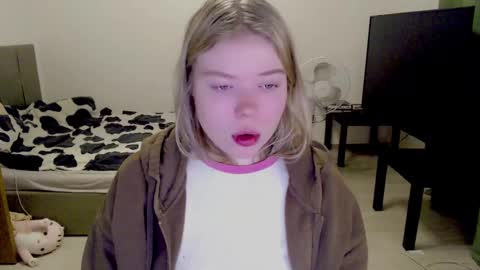 Jennyblonde and Emmabrunette online show from 12.18.24