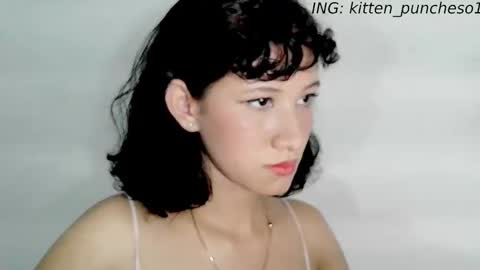 kitten_punches01 online show from 09.09.25