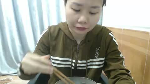 kitti_baby2x online show from 12.02.25