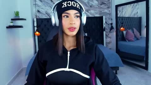 Snapshot of kitty_collins_ chatting on 05.12.26 Kitty online show from 05.12.26