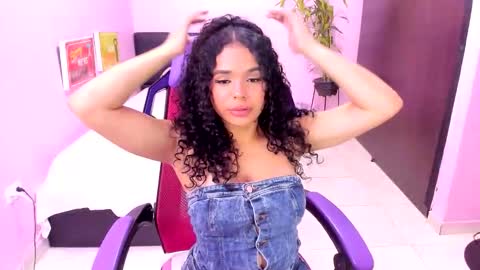 Snapshot of kitty_doll_squirt chatting on 10.05.25 kitty_doll_squirt online show from 10.05.25