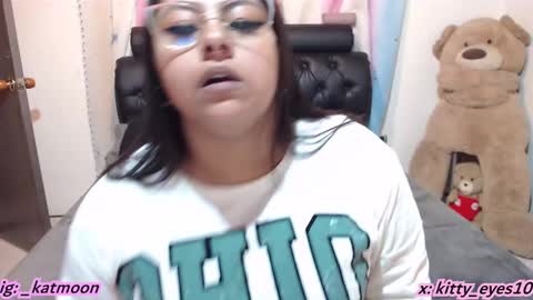 Snapshot of kitty_eyes chatting on 12.02.24 kitty online show from 12.02.24