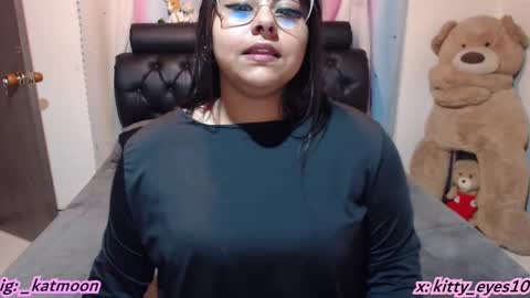 Snapshot of kitty_eyes chatting on 12.10.24 kitty online show from 12.10.24