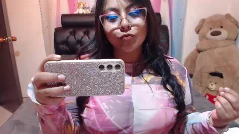 Snapshot of kitty_eyes chatting on 02.07.25 kitty online show from 02.07.25