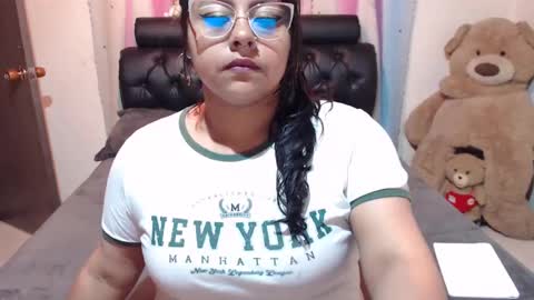 Snapshot of kitty_eyes chatting on 02.10.25 kitty online show from 02.10.25