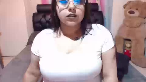 Snapshot of kitty_eyes chatting on 09.22.25 kitty online show from 09.22.25