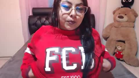 Snapshot of kitty_eyes chatting on 11.13.25 kitty online show from 11.13.25