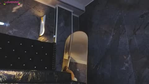 Snapshot of kitty_fox_b chatting on 10.21.25 kitty_fox_b online show from 10.21.25