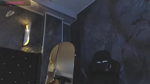 Snapshot of kitty_fox_b chatting on 10.24.25 kitty_fox_b online show from 10.24.25