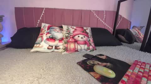 Snapshot of kitty_kryss chatting on 12.18.25 kitty_kryss online show from 12.18.25