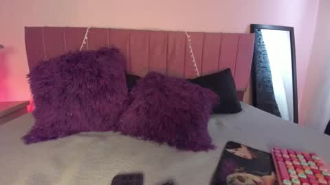 Snapshot of kitty_kryss chatting on 02.19.26 kitty_kryss online show from 02.19.26