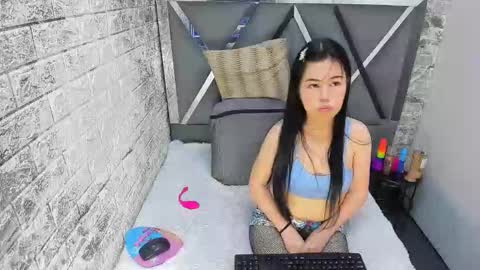 Snapshot of kitty_small69 chatting on 05.04.26 kitty_small69 online show from 05.04.26